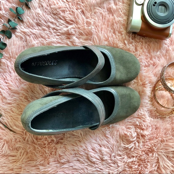 Aerosoles Charcoal Suede Role Around Block Heels - Picture 6 of 8